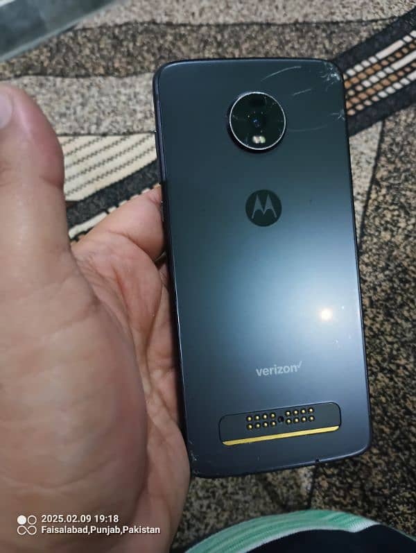 Moto Z4 (4/128) 4