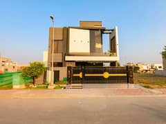 Reasonably-Priced 10 Marla House In Bahria Town - Talha Block, Lahore Is Available As Of Now