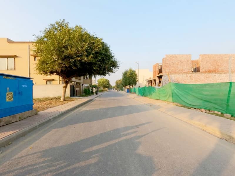 Reasonably-Priced 10 Marla House In Bahria Town - Talha Block, Lahore Is Available As Of Now 1