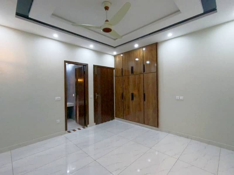 Reasonably-Priced 10 Marla House In Bahria Town - Talha Block, Lahore Is Available As Of Now 16