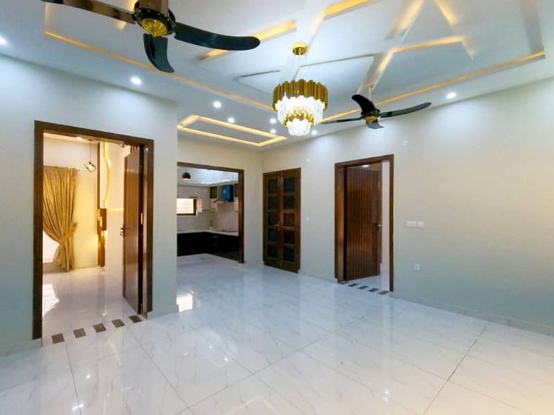 Reasonably-Priced 10 Marla House In Bahria Town - Talha Block, Lahore Is Available As Of Now 27