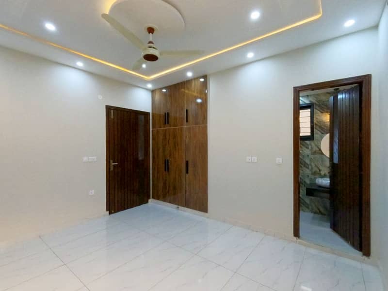 Reasonably-Priced 10 Marla House In Bahria Town - Talha Block, Lahore Is Available As Of Now 41