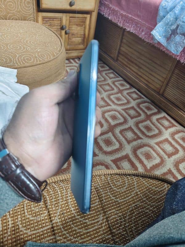 vivo v23e  8/10 condition 2