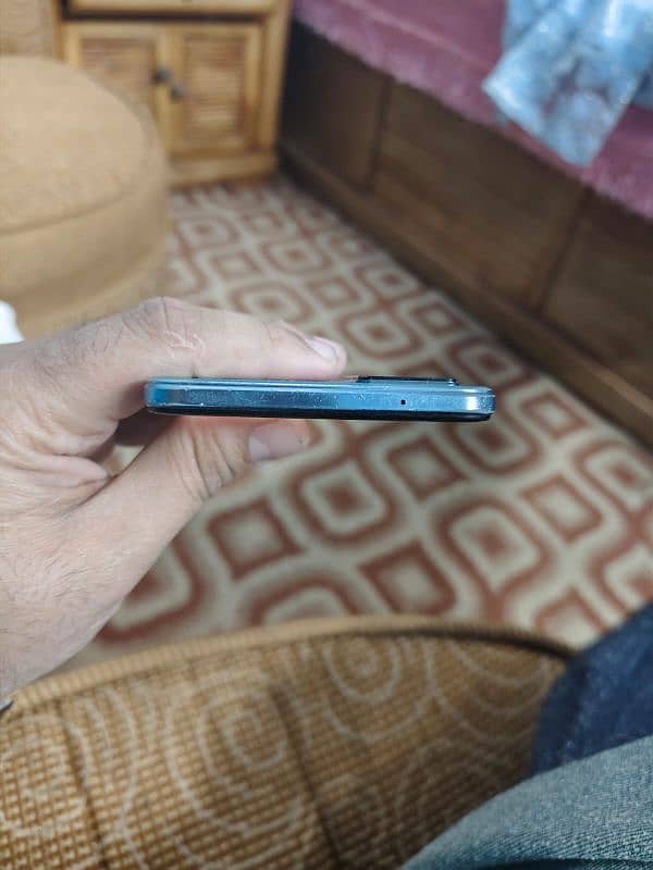 vivo v23e  8/10 condition 5