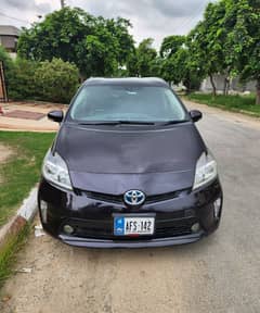 2015 model Toyota PRIUS G Package Electric Seats Fully Loaded