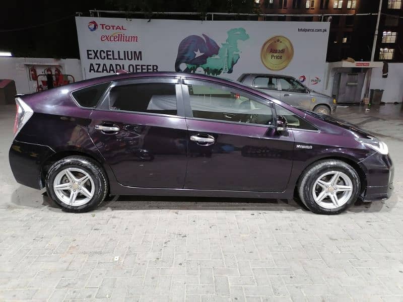 2015 model Toyota PRIUS G Package Electric Seats Fully Loaded 10