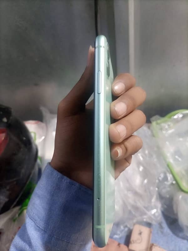 iphone 11 128gb with box 2