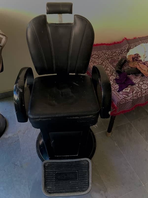 Palour chair /Hair dresser chair forsale Good-condition 0