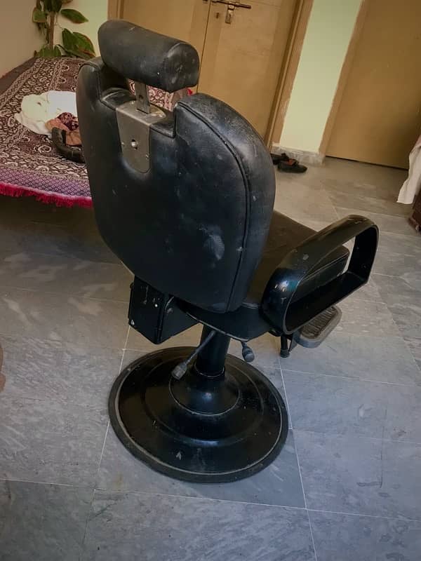 Palour chair /Hair dresser chair forsale Good-condition 1