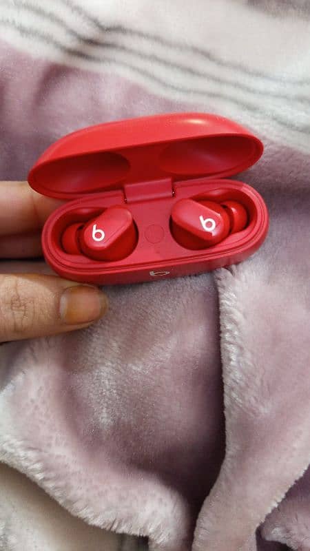 beats Buds red edition 1