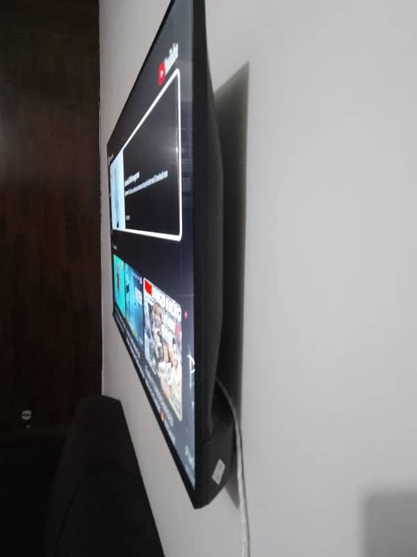 WEGAFLIX 40inch LED smart andriod tv 3