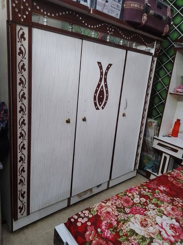 All sets sale Bed Almari divider and dressing 7