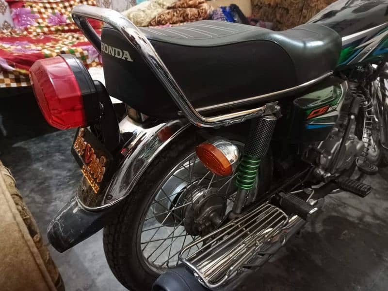 Honda 125 23 Model like a new Zero scratch 3