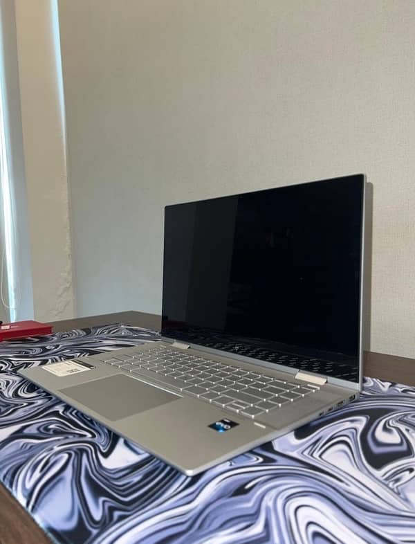 HP Envy 15 x360 ci5 12gen 8gb ram 256gb SSD 0