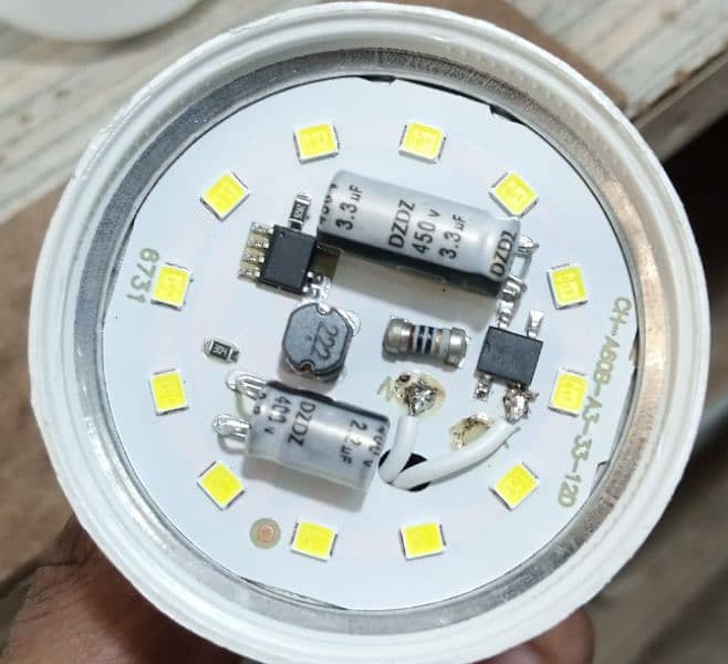 Exxsn 12w LED bulb 1