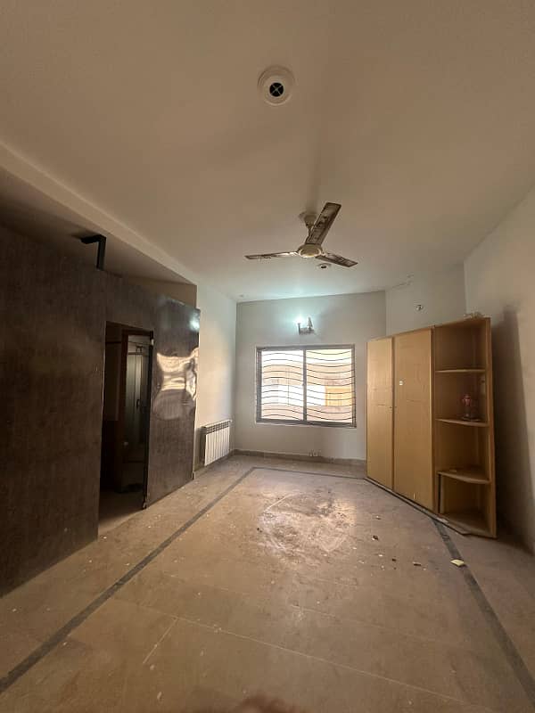 20marla 3beds DD TV lounge kitchen attached baths neat clean upper portion for rent in G 13 4 islamabad 2