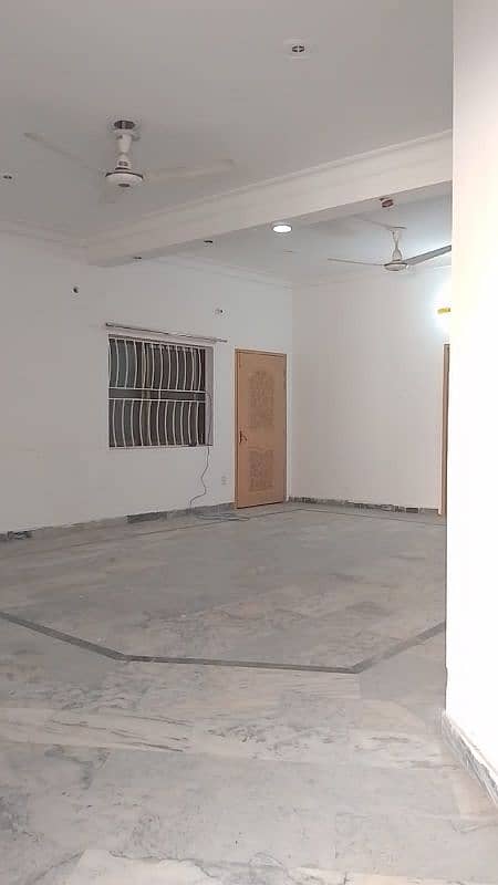 House for rent in munawar colony in street opposite gelani mart. 7