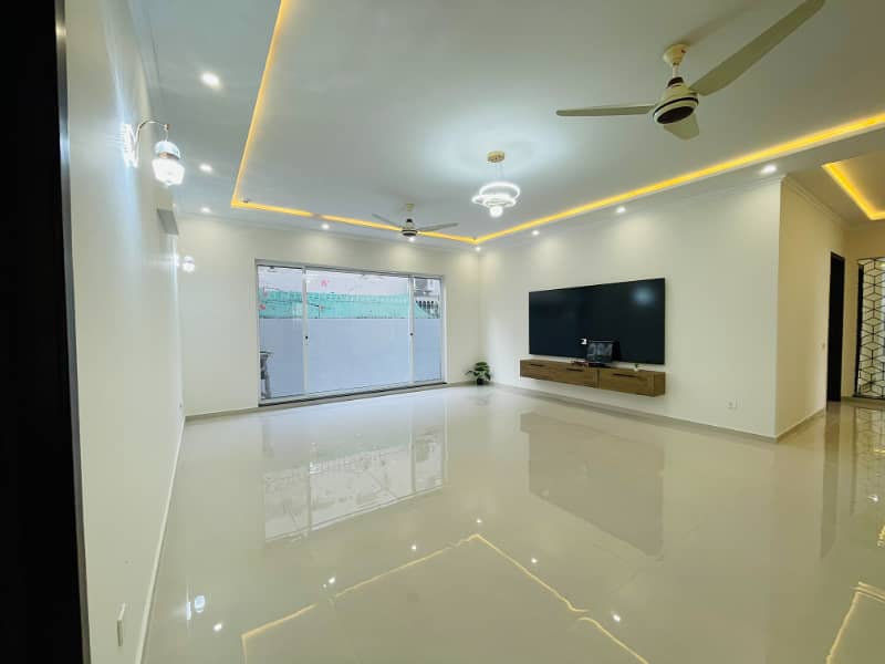 1 Kanal Luxury House For Rent In DHA Lahore 7