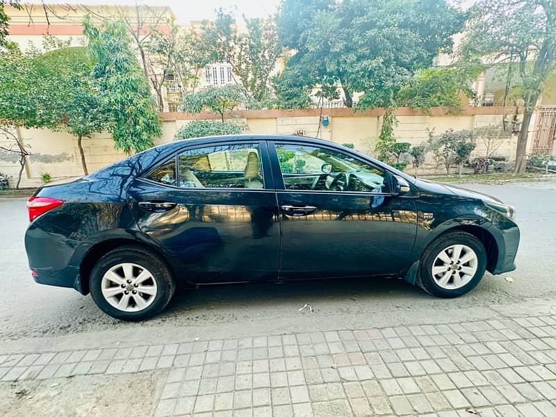 Toyota Corolla Altis 2017 4