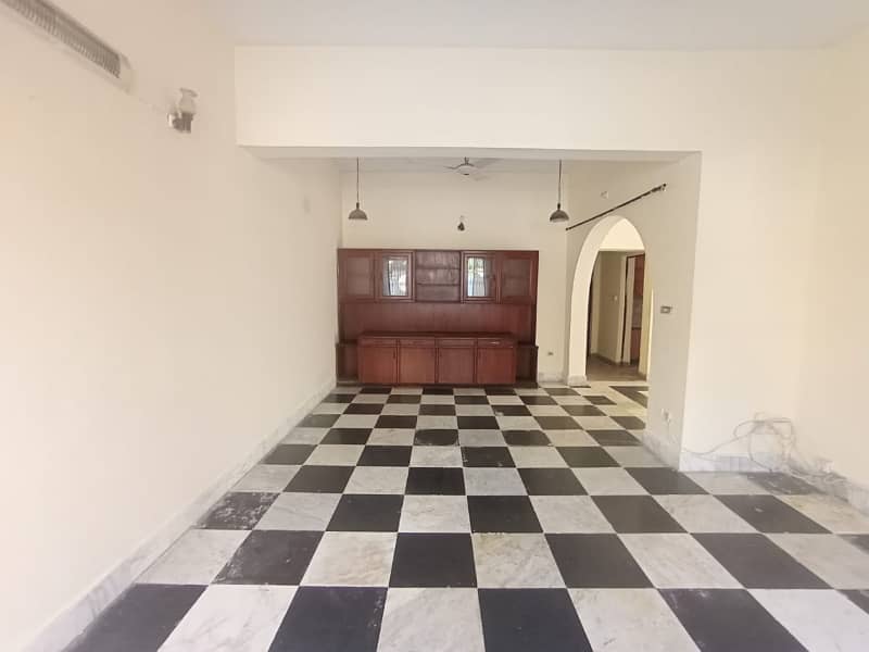 10 MARLA LOWER PORTION AVAILABLE FOR RENT IN DHA PHASE 1 0