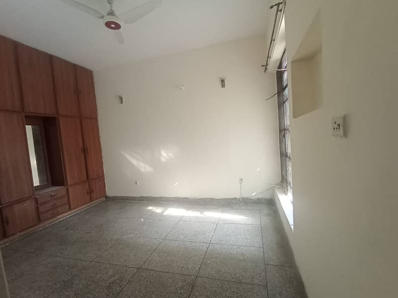 10 MARLA LOWER PORTION AVAILABLE FOR RENT IN DHA PHASE 1 7