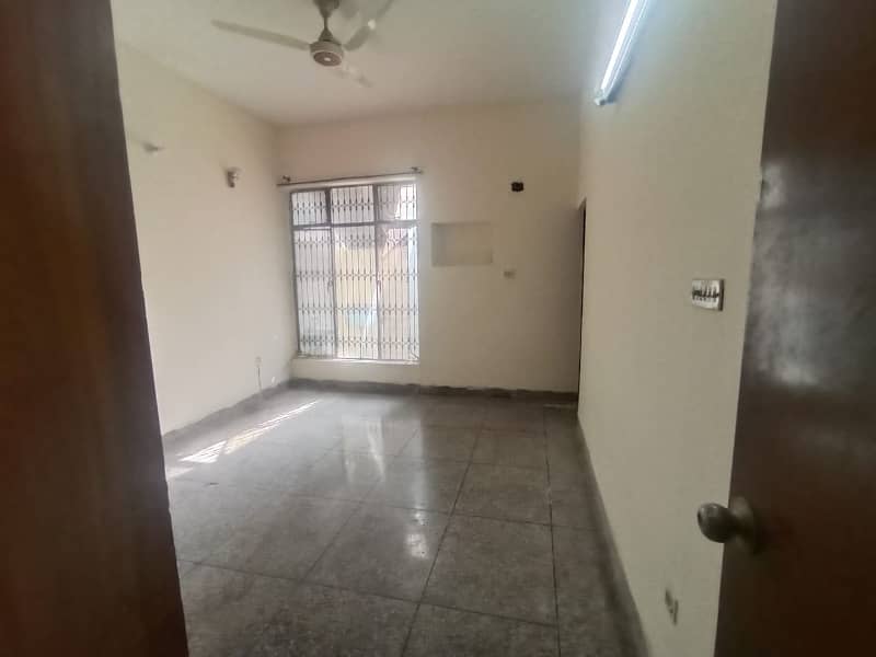 10 MARLA LOWER PORTION AVAILABLE FOR RENT IN DHA PHASE 1 8