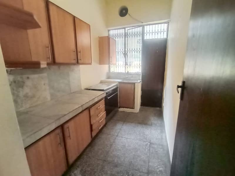 10 MARLA LOWER PORTION AVAILABLE FOR RENT IN DHA PHASE 1 10