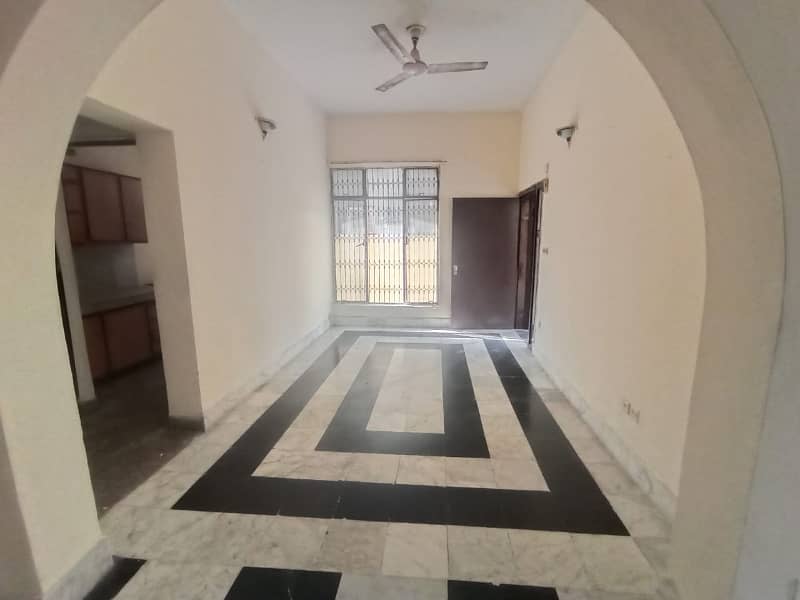 10 MARLA LOWER PORTION AVAILABLE FOR RENT IN DHA PHASE 1 11