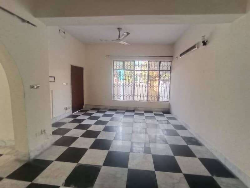 10 MARLA LOWER PORTION AVAILABLE FOR RENT IN DHA PHASE 1 12