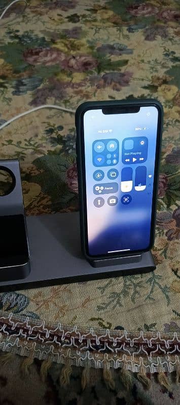 10/10 condition  original iphone wireless charger 5