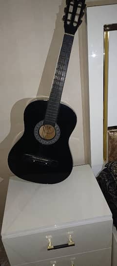 guitar black color