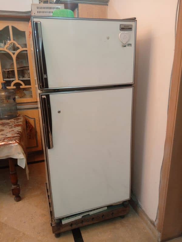 Sharp fridge & freezer 0