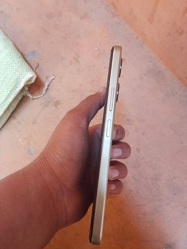 vivo y18 4/128 Golden Colour 4