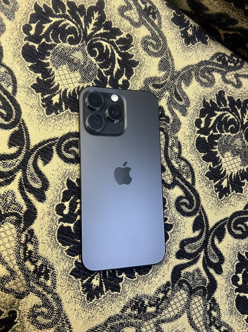 Apple iPhone 15 Pro Max 1