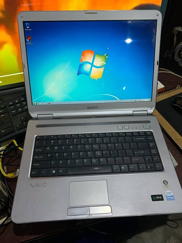 Sony vaio VGN-NR220E 1