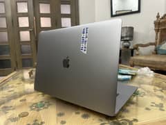 Macbook pro 2019 15 inch i9 4gb card