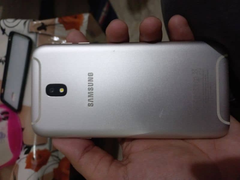 Samsung Galaxy J7 pro 1