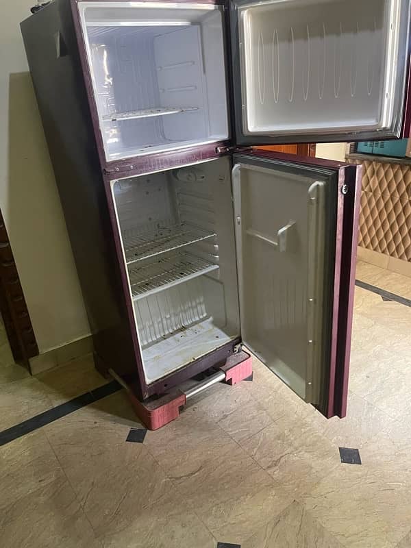 very good condition fridge 3