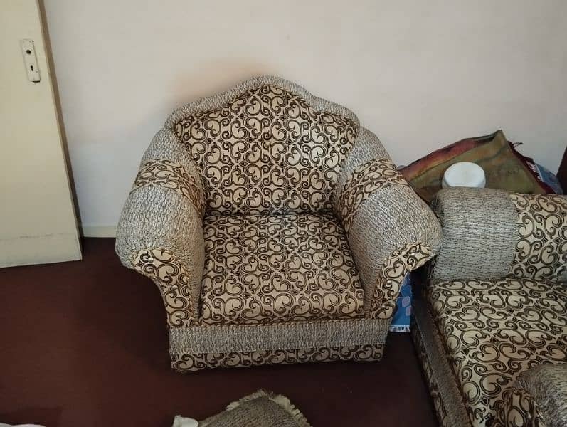 Sofa set in best condition 5