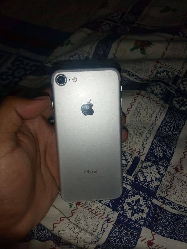 iPhone 7 Silver 32 GB NON PTA 8/10 Condition 1