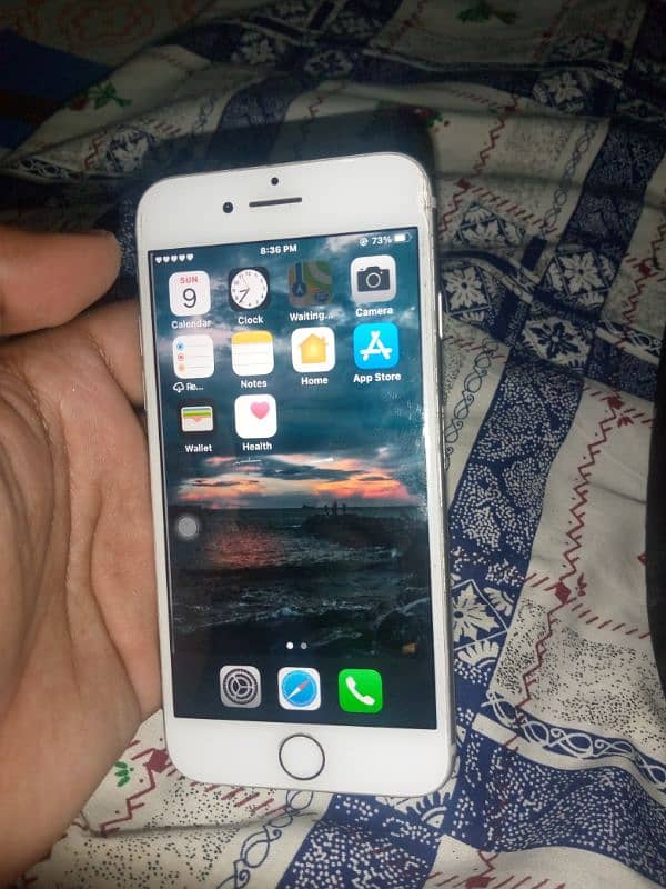 iPhone 7 Silver 32 GB NON PTA 8/10 Condition 4