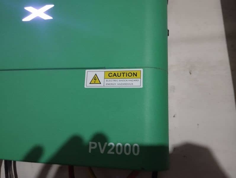 Delux PV 2000 Hybrid Inverter 5 Month Use 10/10 condition. 1