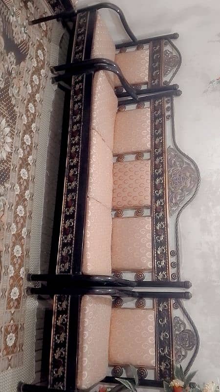 8 seater sofa set good condition Argent and serious sale 4