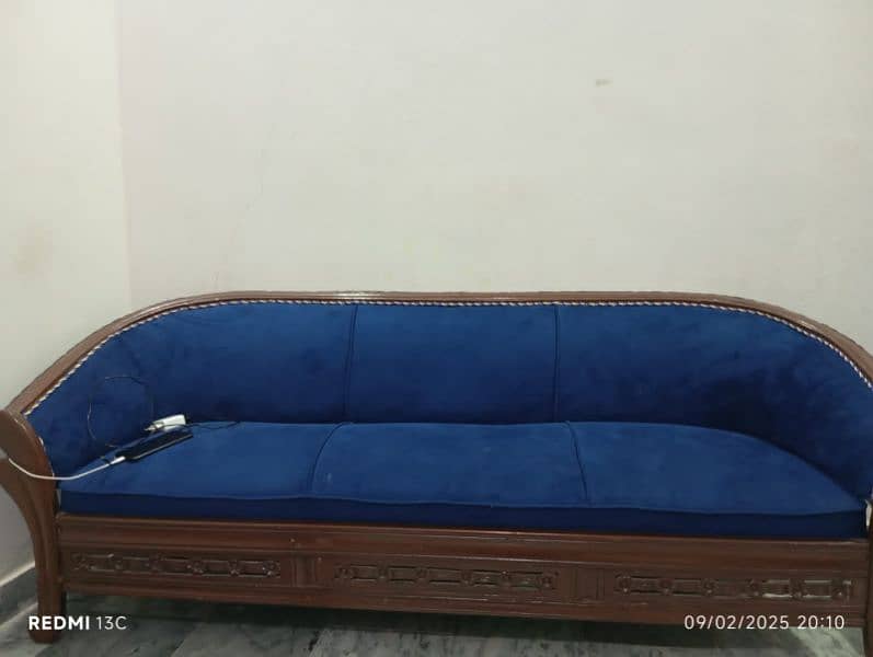 5 seater sofa Good wood 5