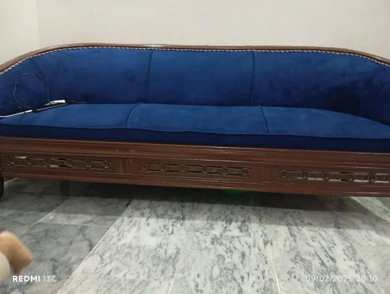 5 seater sofa Good wood 7