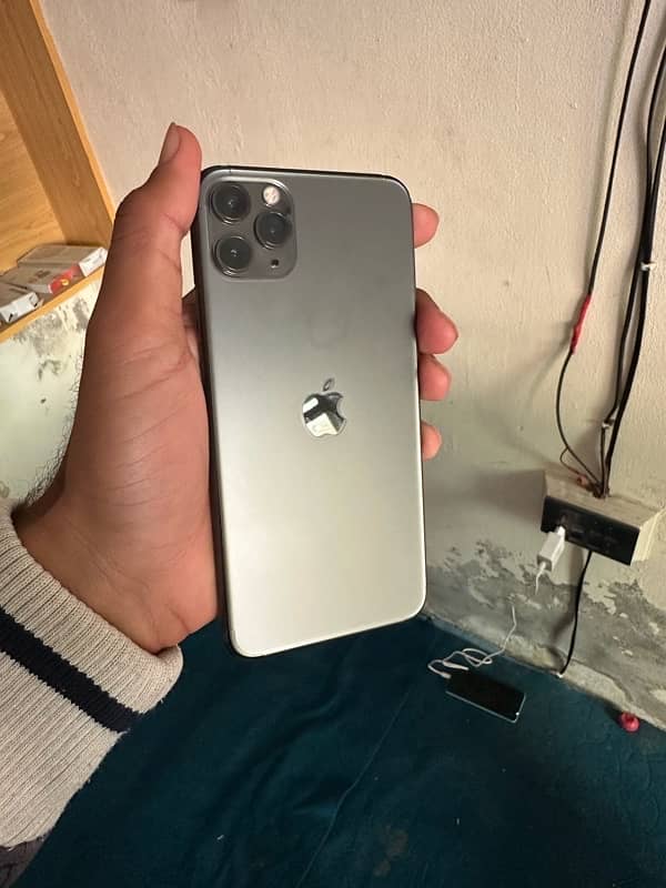 iPhone 11 pro max waterpack condition 10/10 health 86 1