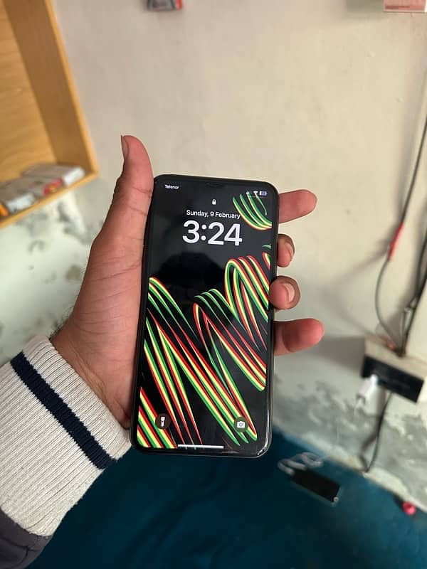 iPhone 11 pro max waterpack condition 10/10 health 86 2