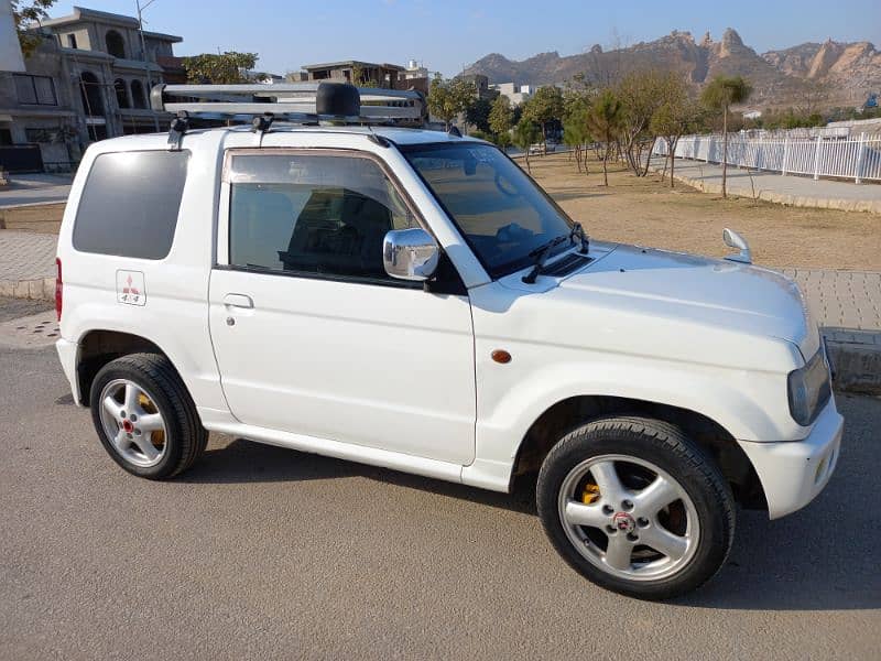 Mitsubishi Pajero Mini 2008 4