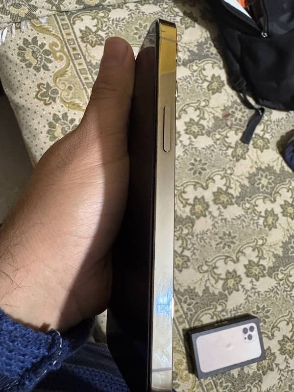 iPhone 13 pro 128gb with box 4