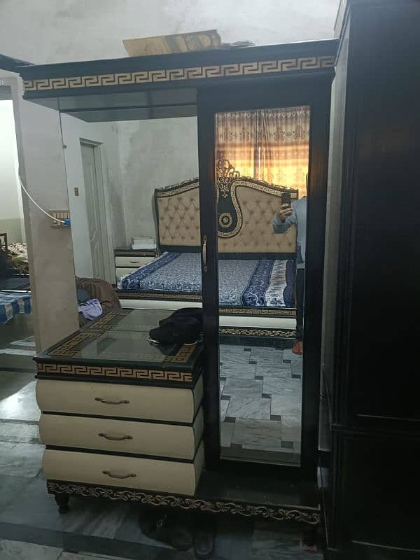 I want selling this bedroom set 2